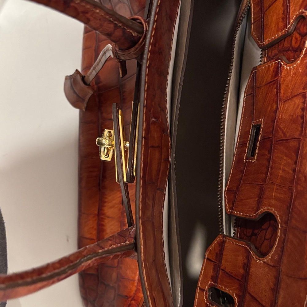 Sophisticated Brown Crocodile Leather Handbag - Picture 4 of 15